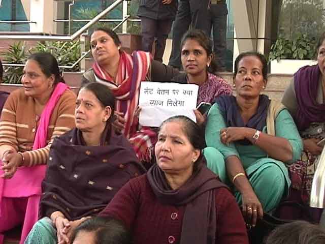 प्राइम टाइम इंट्रो : एमसीडी और दिल्ली सरकार में ठनी