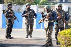 20 एयरबेस पर हाई अलर्ट, संदिग्ध को देखते ही गोली मारने के आदेश 20 एयरबेस पर हाई अलर्ट, संदिग्ध को देखते ही गोली मारने के आदेश