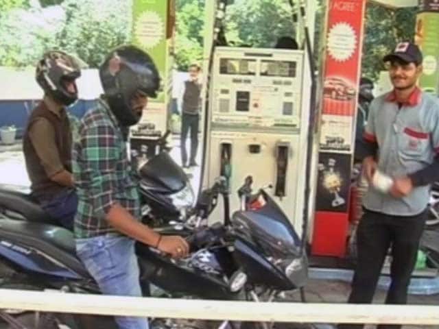 Videos : मध्य प्रदेश : हेलमेट नहीं तो पेट्रोल नहीं