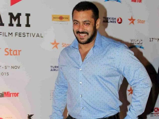 Video : Salman to watch <i>Fitoor</i> Before its Release?