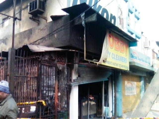 Video : दिलशाद गार्डन में एक दुकान में लगी आग, चार की मौत