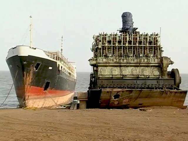 एशिया के सबसे बड़े शिप ब्रेकिंग यार्ड अलंग में अब पसरा है सन्‍नाटा