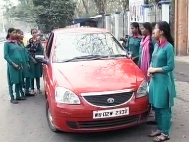 दिल्ली और जयपुर के बाद अब कोलकाता में भी महिला टैक्सी ड्राइवर