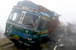 करनाल : कोहरे की वजह से गाड़ियां आपस में टकराईं, चार की मौत करनाल : कोहरे की वजह से गाड़ियां आपस में टकराईं, चार की मौत