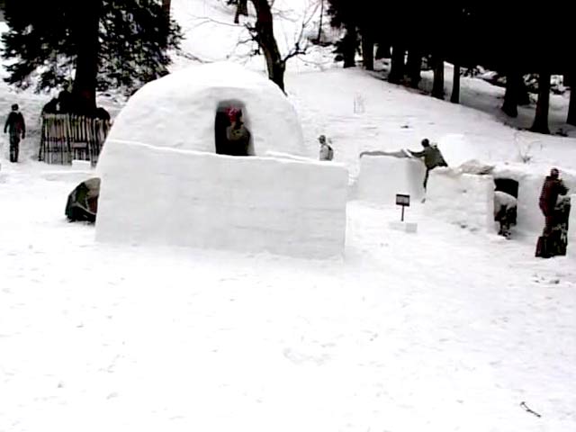 एक से डेढ़ घंटे में बनता है इग्लू, 10 लोग रह सकते हैं इसमें