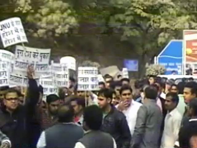 जेएनयू में राष्ट्र विरोधी नारों के खिलाफ मुनिरका के लोगों का प्रदर्शन