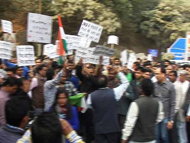 इंडिया 7 बजे : जेएनयू छात्र संघ अध्यक्ष गिरफ़्तार, 3 दिन की पुलिस हिरासत