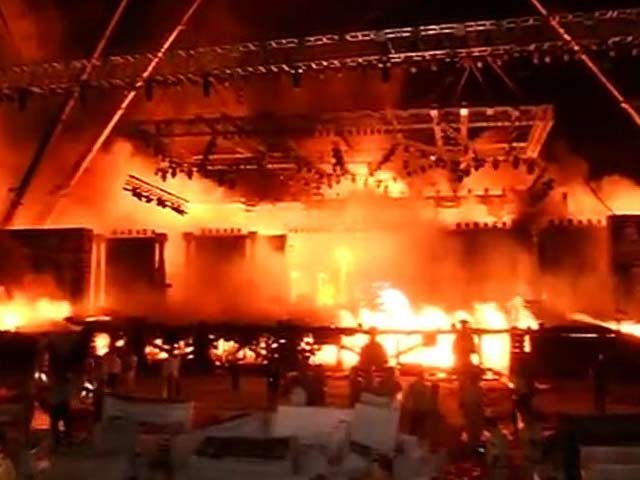 मुंबई में आतिशबाजी के बाद 'मेक इन इंडिया' के सेट पर लगी भीषण आग