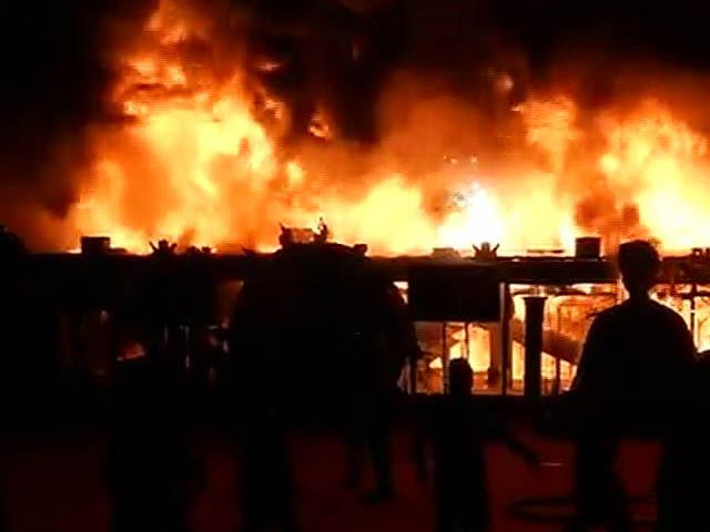 Video : Fire Stops 'Make In India' Show, Chief Minister Fadnavis Orders Probe
