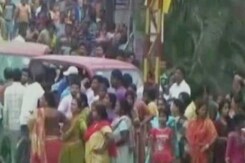 3 Children Run Over By Lorry Near Kolkata, Locals Block Highway 3 Children Run Over By Lorry Near Kolkata, Locals Block Highway