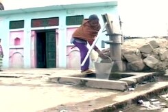 बुंदेलखंड के बदहाल किसान, खेती छोड़ मजदूरी में जुटे बुंदेलखंड के बदहाल किसान, खेती छोड़ मजदूरी में जुटे