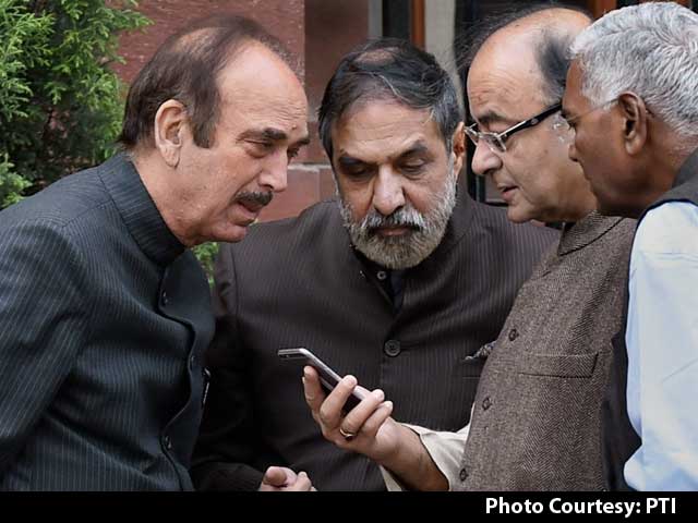 Video : What Arun Jaitley Was Showing Opposition Leaders On His Phone