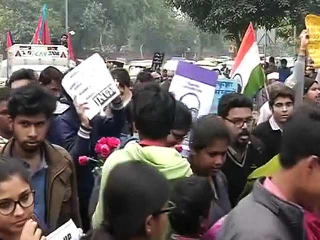 Video : इंडिया 7 बजे : JNU छात्र संघ अध्‍यक्ष कन्‍हैया कुमार के समर्थन में मार्च
