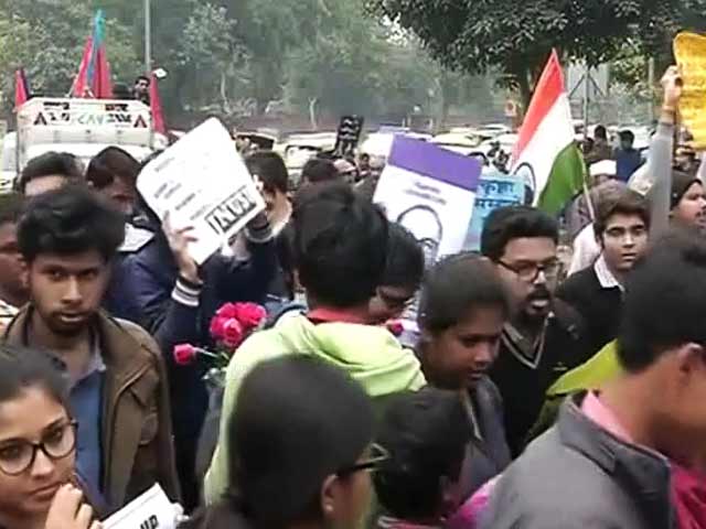 इंडिया 7 बजे : JNU छात्र संघ अध्‍यक्ष कन्‍हैया कुमार के समर्थन में मार्च