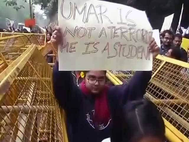 जेएनयू विवाद : उमर खालिद के घरवाले उसकी सुरक्षा को लेकर चिंतित
