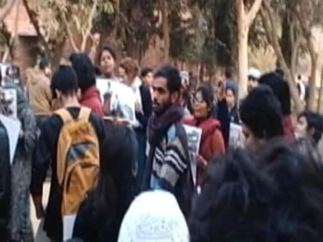 Video : JNU Row: Delhi Police Issues Lookout Notices For 3 Students