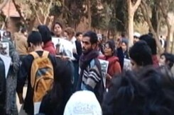 JNU Row: Delhi Police Issues Lookout Notices For 3 Students JNU Row: Delhi Police Issues Lookout Notices For 3 Students