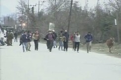 4 Dead, 9 Injured As Terrorists Strike Near Srinagar 4 Dead, 9 Injured As Terrorists Strike Near Srinagar
