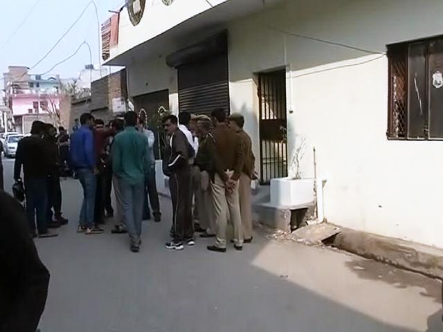 दिल्ली : बदरपुर टोल प्लाज़ा में फायरिंग में कैशियर, गार्ड की मौत