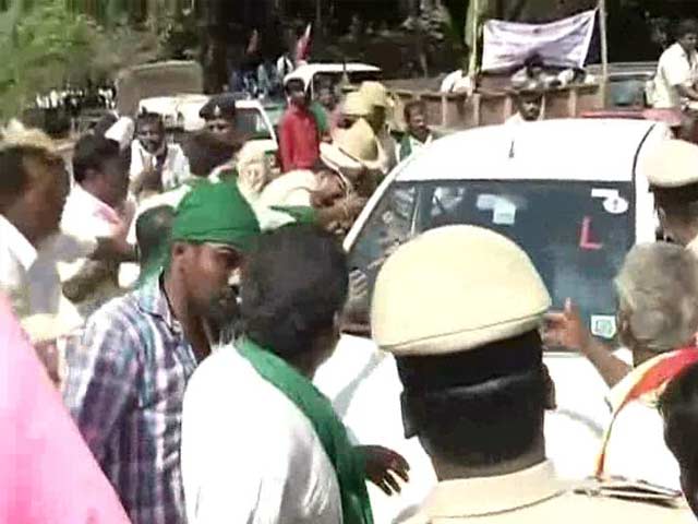 Bengaluru Roads Blocked During Rush Hour Amid Massive Farmer Protests