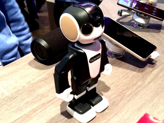 Sharp RoBoHoN First Look Sharp RoBoHoN First Look