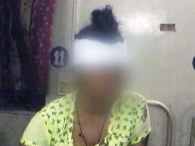 कोलकाता : लड़की ने बलात्कार से बचने के लिए दूसरे माले से कूद गई