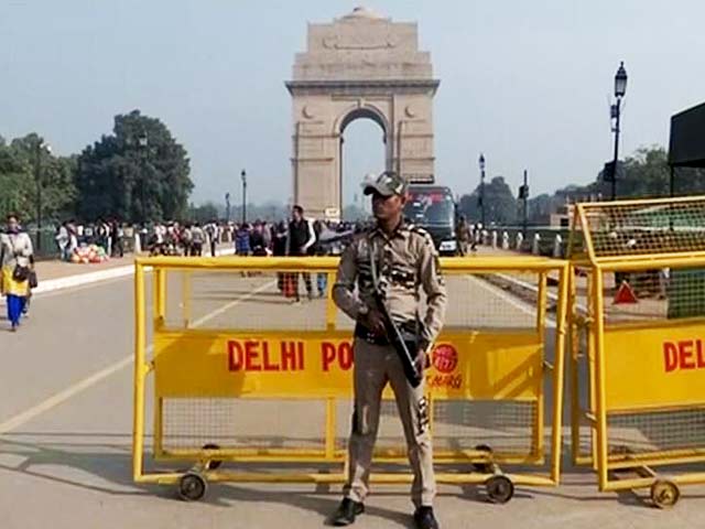 आतंकी खतरे के मद्देनजर देश के कई शहरों में अलर्ट