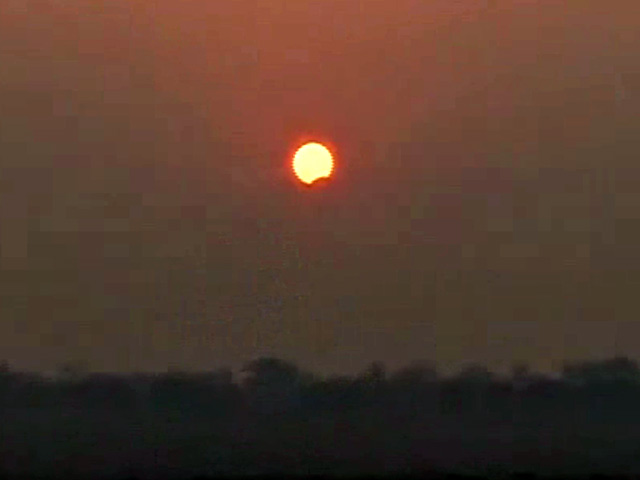 भारत समेत कई देशों में सूर्यग्रहण का नजारा, इंडोनेशिया में पूर्ण सूर्यग्रहण