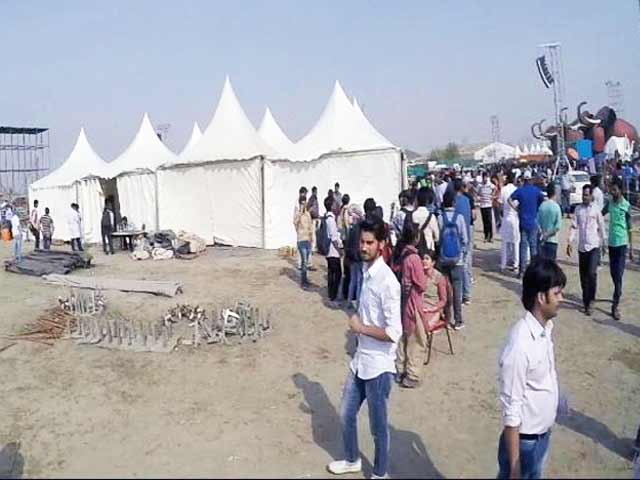 इंडिया 7 बजे : श्री श्री के कार्यक्रम को हरी झंडी