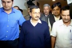 जेटली मानहानि मामले में केजरीवाल और 'आप' के पांच नेताओं को समन जेटली मानहानि मामले में केजरीवाल और 'आप' के पांच नेताओं को समन