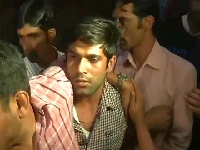 Video : Outsider Tries To Assault Student Leader Kanhaiya Kumar On JNU Campus