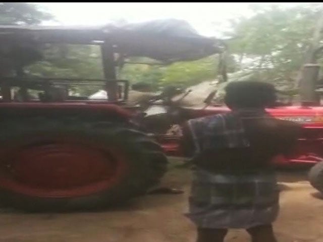 Video : For Tamil Nadu Farmer Beaten Over Debt, Help Comes From Actor Karunakaran