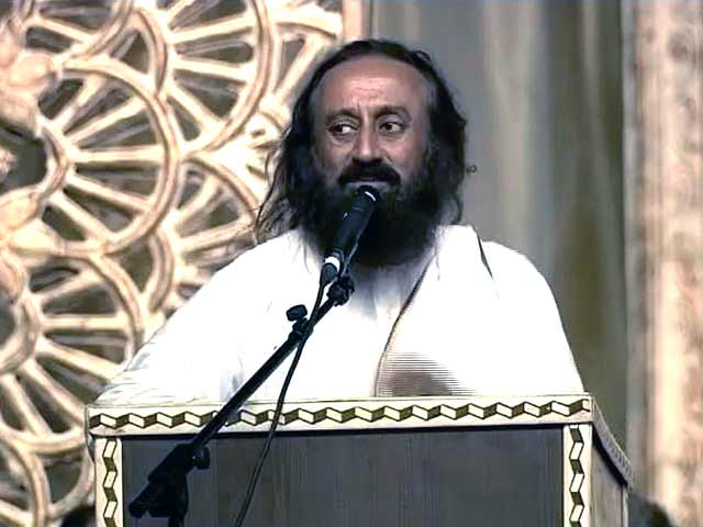 श्री श्री के कार्यक्रम के दूसरे दिन भी पहुंचीं कई बड़ी हस्तियां