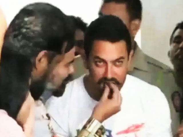 Videos : जन्मदिन पर आमिर ने जताई ख्वाहिश, 'बनारस में मां का खानदानी घर खरीदना चाहता हूं'