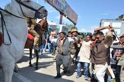 Protest Stopped By Cops, Uttarakhand BJP Lawmaker Breaks Horse's Leg Protest Stopped By Cops, Uttarakhand BJP Lawmaker Breaks Horse's Leg