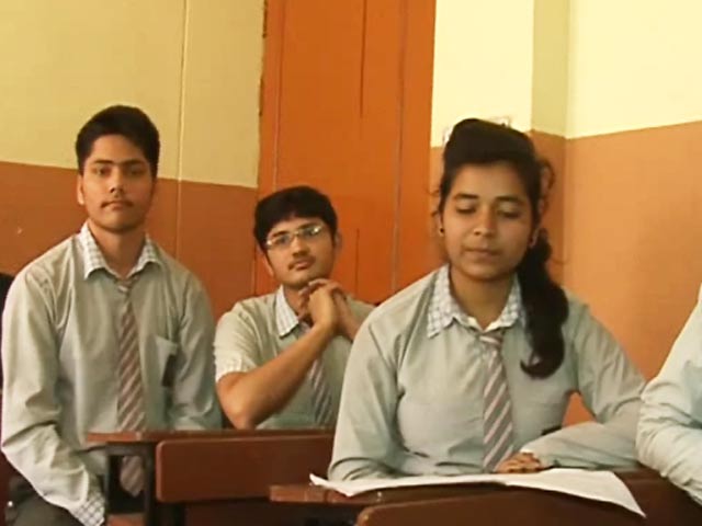 Videos : सीबीएसई : 12वीं कक्षा के छात्रों का गणित का पेपर बिगड़ा