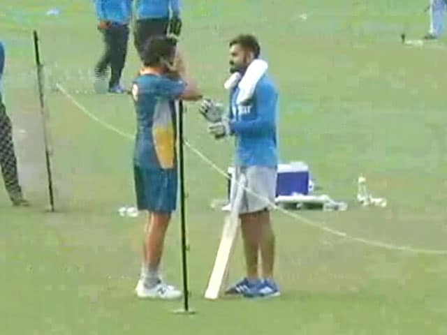 Video : India vs Pakistan World T20: Virat Kohli Gifts Bat to Mohammad Amir