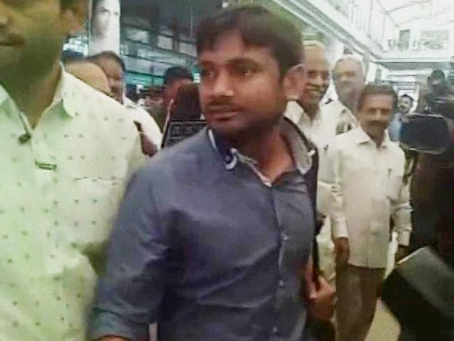 Video : Kanhaiya Kumar Lands In Hyderabad, University Bans His Entry