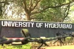 हैदराबाद विवि के वीसी को हटाने के लिए पीएम से बात करेंगे तेलंगाना के सीएम हैदराबाद विवि के वीसी को हटाने के लिए पीएम से बात करेंगे तेलंगाना के सीएम