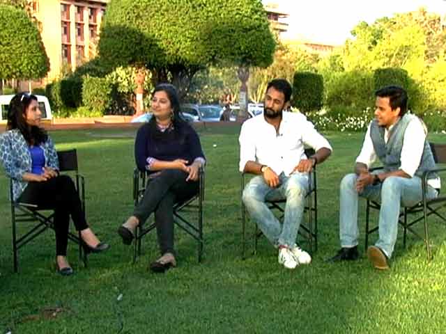 मुकाबला : वक़्त के साथ कितना बदला रेडियो?