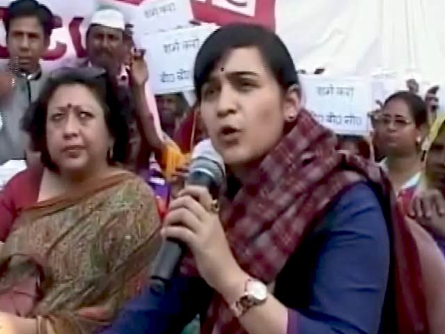 सियासत में बढ़ा मुलायम का परिवार, छोटी बहू अपर्णा यादव भी राजनीति में उतरीं