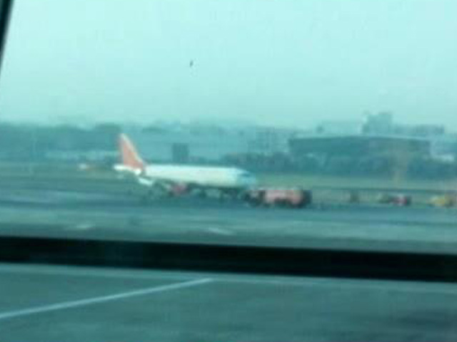 मुंबई में एयर इंडिया के विमान की आपात लैंडिंग, 120 लोग थे सवार