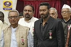राष्ट्रपति प्रणब मुखर्जी ने कई हस्तियों को पद्म अवॉर्ड से सम्मानित किया राष्ट्रपति प्रणब मुखर्जी ने कई हस्तियों को पद्म अवॉर्ड से सम्मानित किया