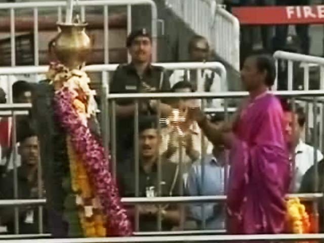 शनि शिंगणापुर मामला : कोर्ट ने पूछा, पुरुष चबूतरे पर जा सकते हैं तो महिलाएं क्यों नहीं?