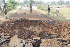 इंडिया 7 बजे : क्या छत्तीसगढ़ के दंतेवाड़ा में जवानों के मूवमेंट की सूचना लीक की गई? इंडिया 7 बजे : क्या छत्तीसगढ़ के दंतेवाड़ा में जवानों के मूवमेंट की सूचना लीक की गई?