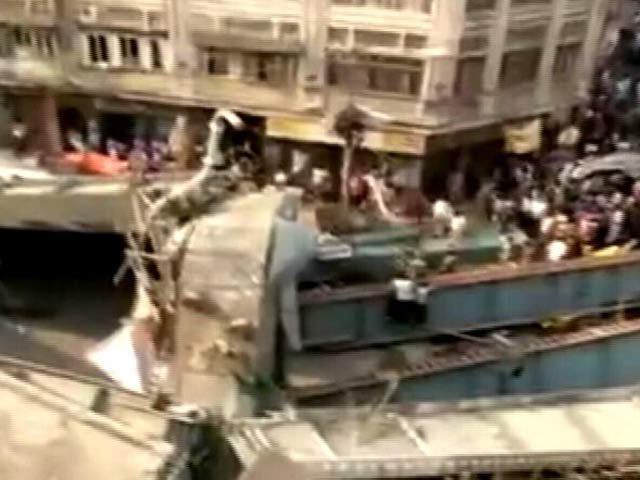 कोलकाता में फ्लाईओवर हादसा : 24 लोगों की मौत
