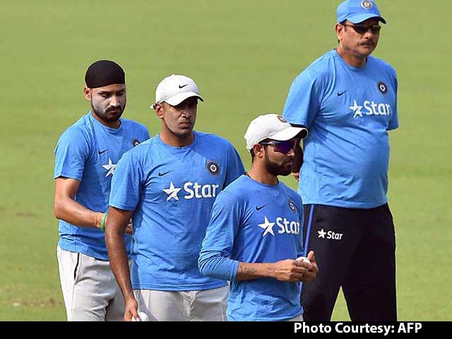 Our Spinners Struggle When There Is Dew: MS Dhoni