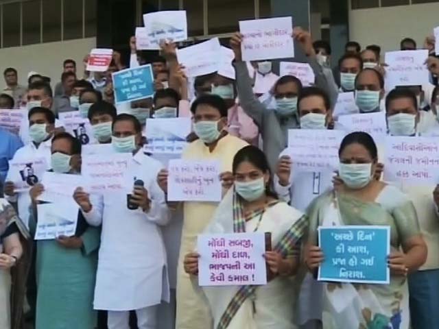 गुजरात में सीएजी की रिपोर्ट ने विकास मॉडल की 'पोल खोली'