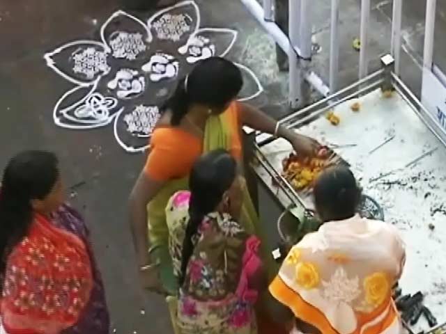 इंडिया 7 बजे : महाराष्ट्र सरकार ने कोर्ट में कहा, महिलाओं के मंदिर में जाने पर रोक नहीं