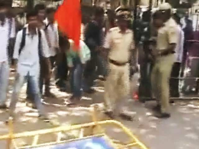 Videos : कर्नाटक : पर्चा लीक रोकने के लिए तीन IAS अफ़सरों की टीम
